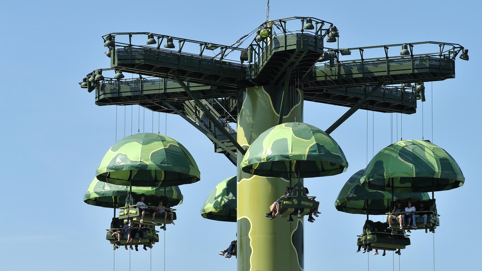 Toy Soldiers Parachute Drop