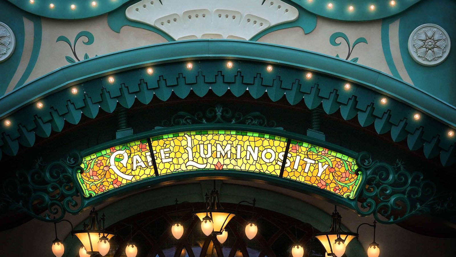 Café Luminosity